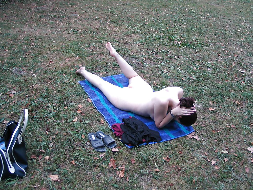 25P Geil im Park , public park nudism