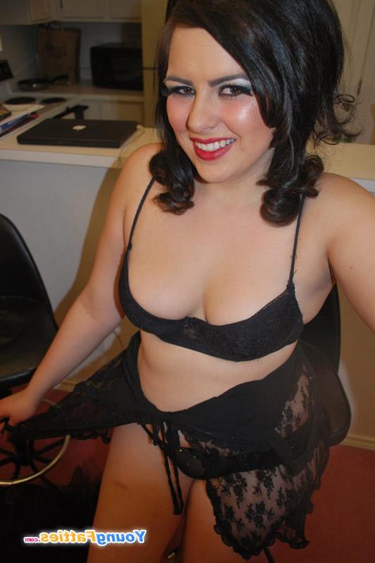 16P Young chubby slut posing behind the camera