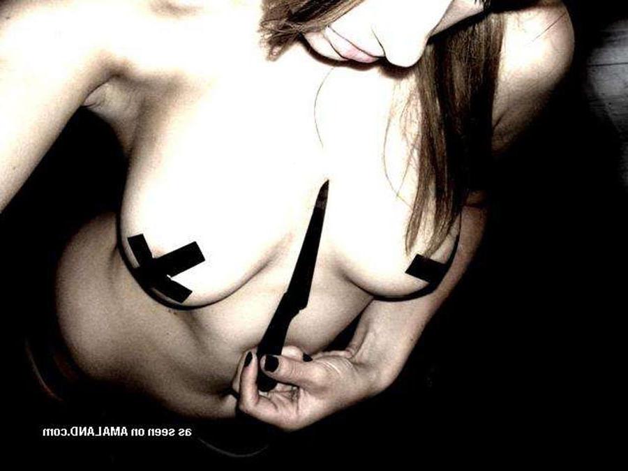 15P Artsy non nude shots from this brunette bombshell