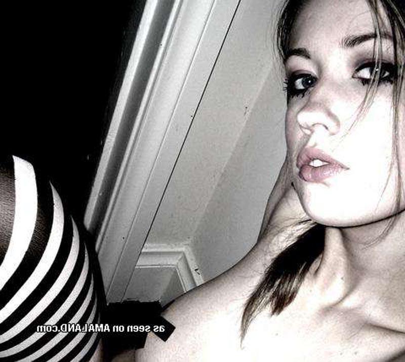 15P Artsy non nude shots from this brunette bombshell