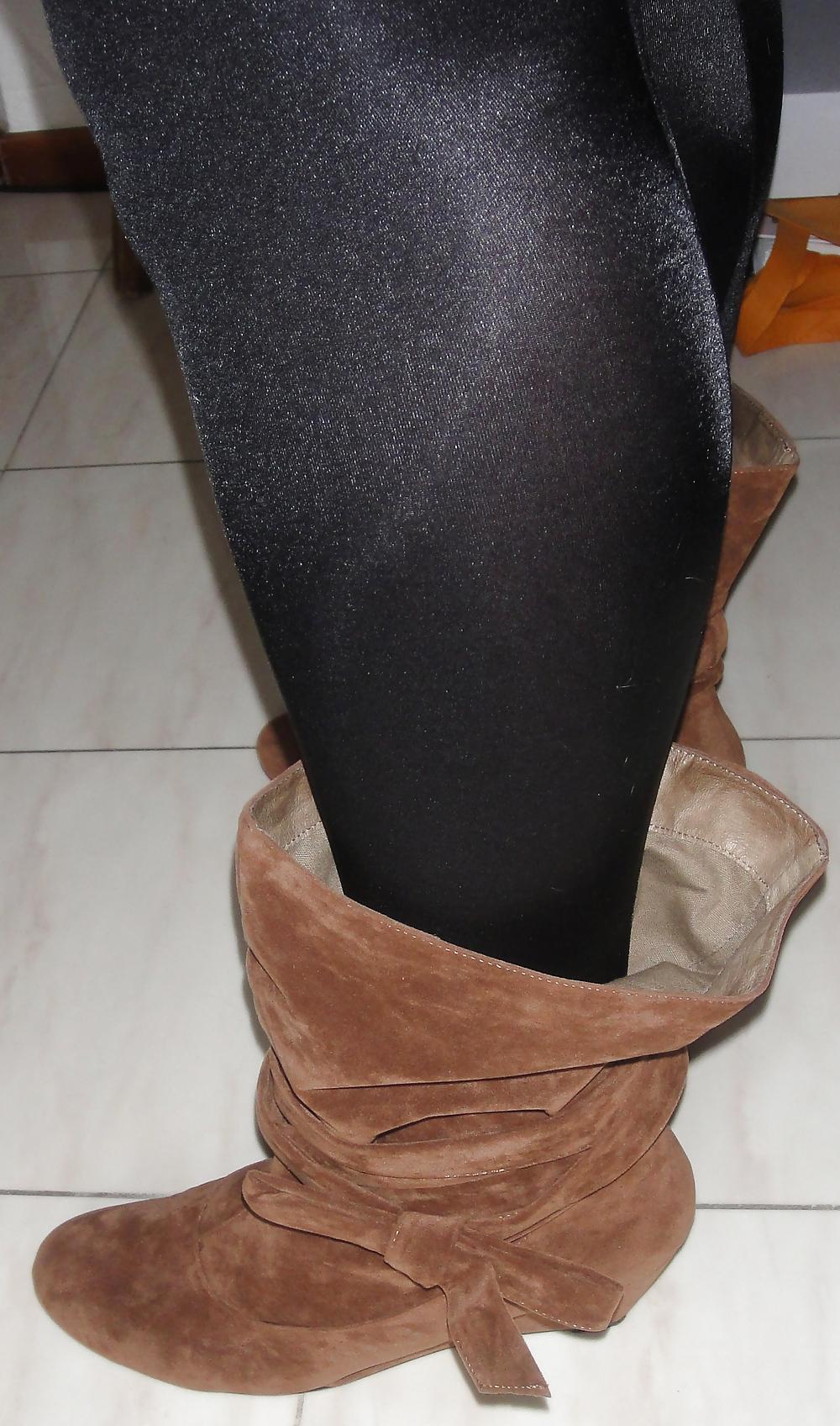25P New pantyhose, new shoes and a NEW TOY