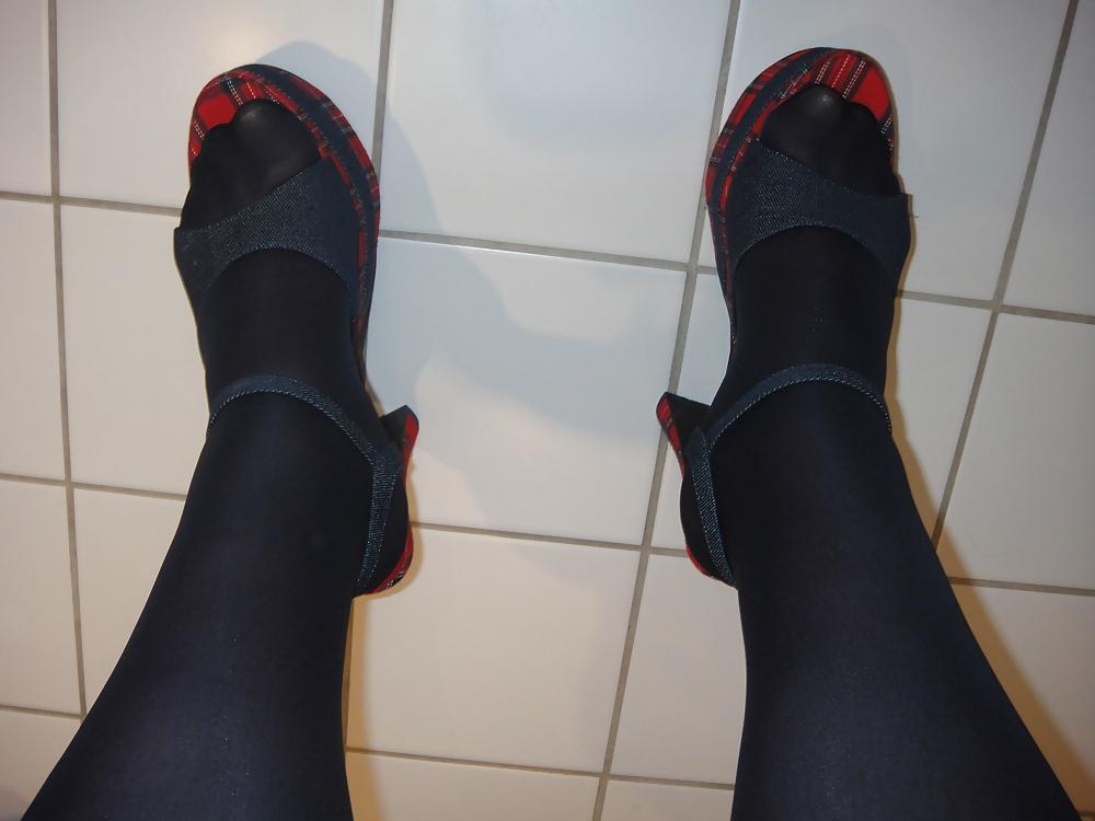 25P New pantyhose, new shoes and a NEW TOY