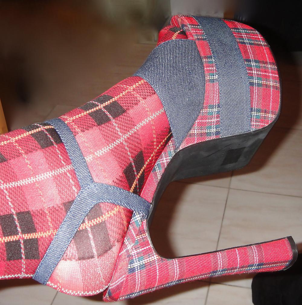 25P New pantyhose, new shoes and a NEW TOY