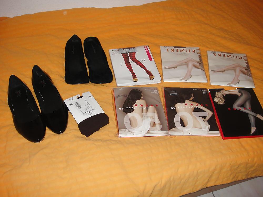 25P New pantyhose, new shoes and a NEW TOY