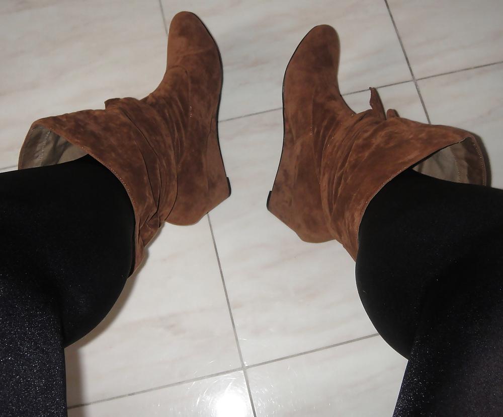 25P New pantyhose, new shoes and a NEW TOY