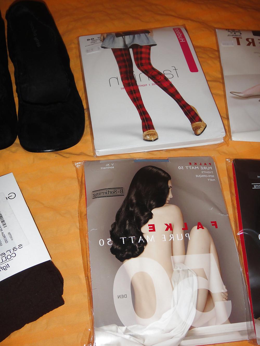 25P New pantyhose, new shoes and a NEW TOY