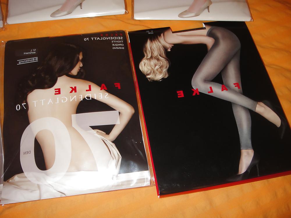 25P New pantyhose, new shoes and a NEW TOY