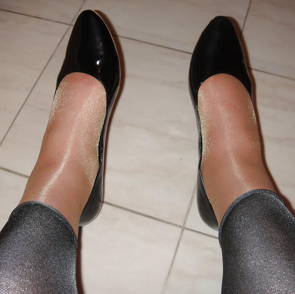 25P New pantyhose, new shoes and a NEW TOY