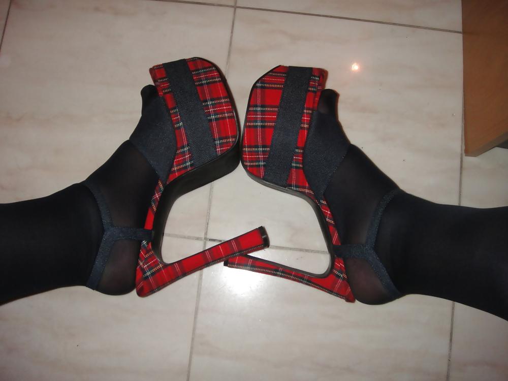 25P New pantyhose, new shoes and a NEW TOY