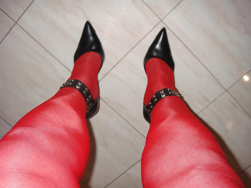 25P New pantyhose, new shoes and a NEW TOY