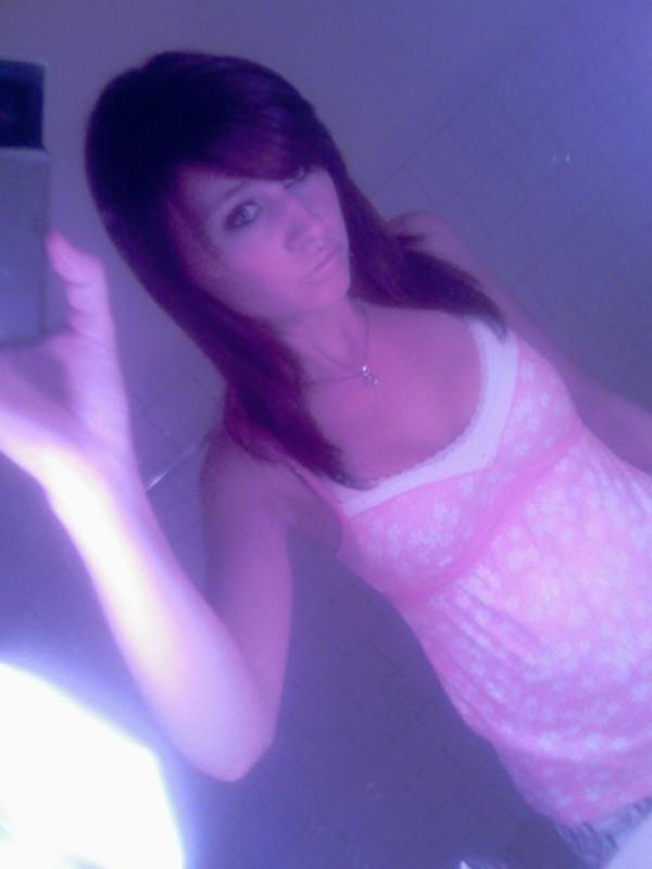 16P Nice picture set of hot babes camwhoring