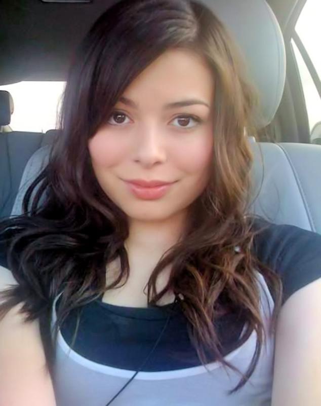 15P Gorgeous nude drunk girls posing on camera