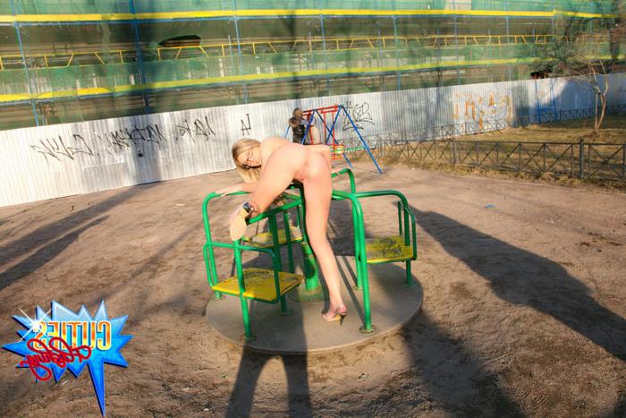16P Absolutely loose girl gets naked in the city park
