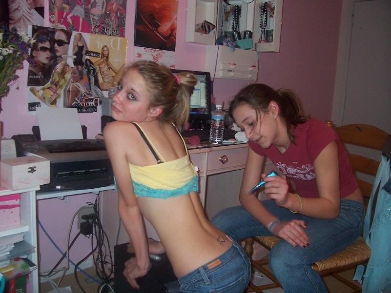 15P Gorgeous nude drunk girls posing on camera