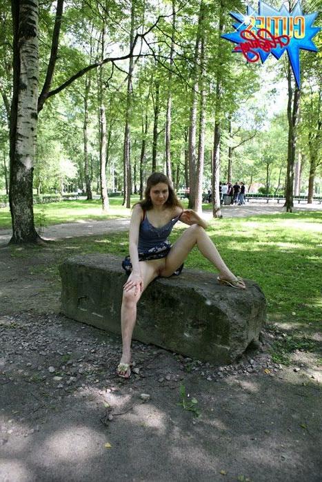 16P Naughty babe flashes her smoothie on a park bench