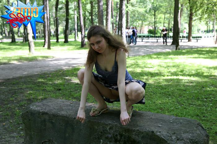 16P Naughty babe flashes her smoothie on a park bench