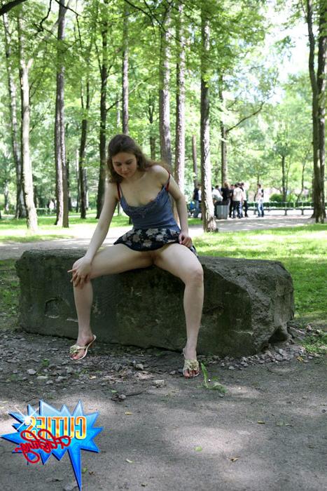 16P Naughty babe flashes her smoothie on a park bench