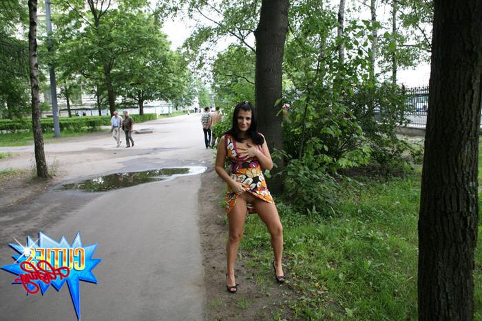16P Hot babe flashes tits and spreads buns in the park
