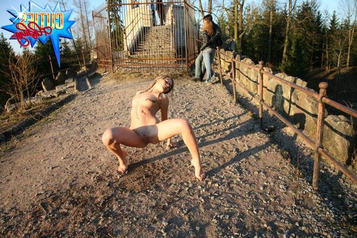 16P Blonde teen plays with her slit in the city park
