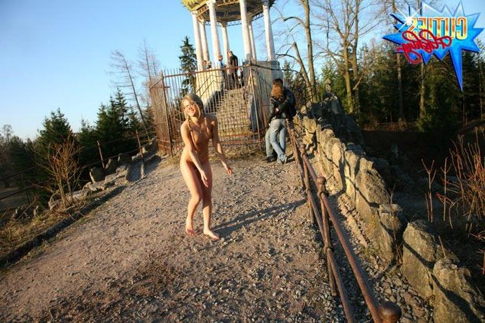 16P Blonde teen plays with her slit in the city park