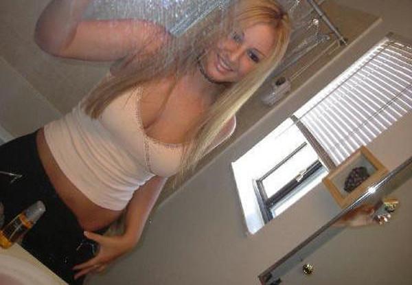 16P Hot pictures of gorgeous busty babes self-shooting