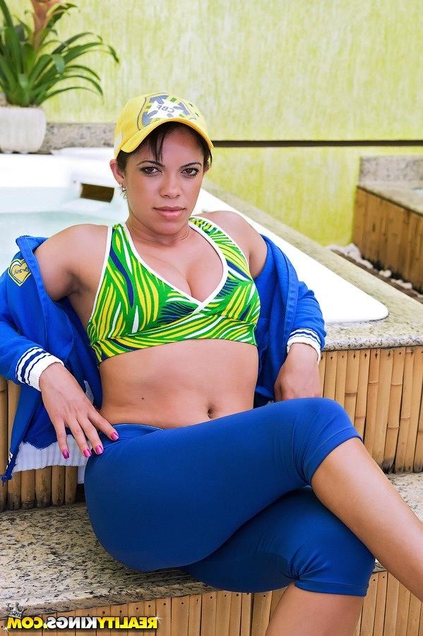 16P Check out this super hot ass brazilian get her asshole fuked in these jacuzzi as