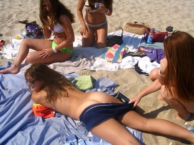 15P Gorgeous nude drunk girls posing on camera
