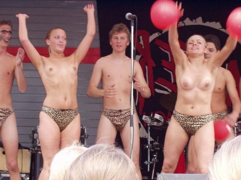15P Gorgeous nude drunk girls posing on camera