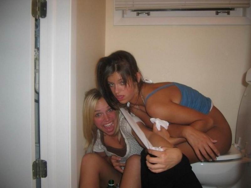 15P Gorgeous nude drunk girls posing on camera