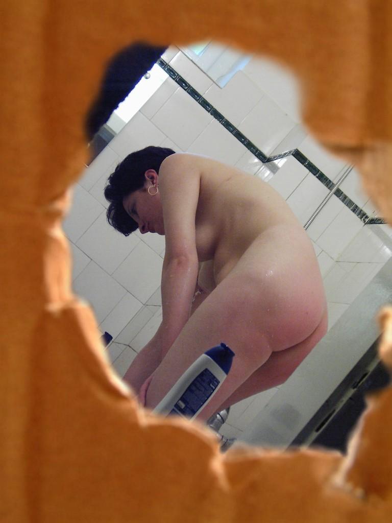 16P Voyeur peeks at brunette chick shaving her legs in the shower