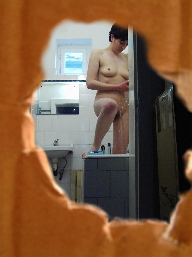 16P Hidden camera voyeur shower shots of pussy shaving brunette