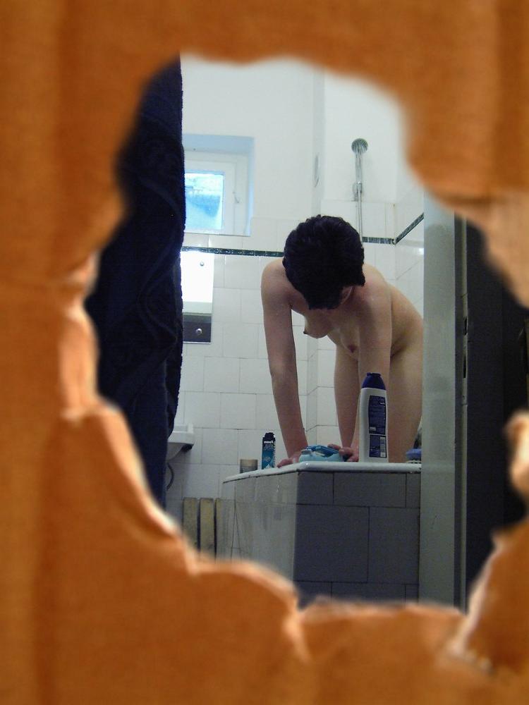 16P Sneaky fetish voyeur peeks at showering chick shaving her legs
