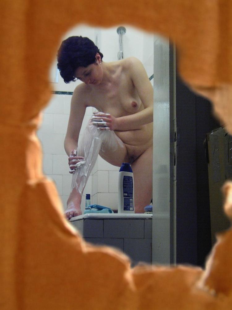 16P Sneaky fetish voyeur peeks at showering chick shaving her legs