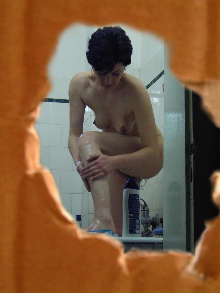 16P Sneaky fetish voyeur peeks at showering chick shaving her legs