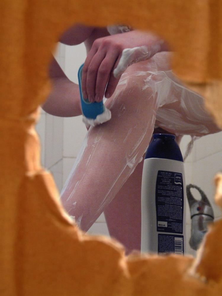16P Sneaky fetish voyeur peeks at showering chick shaving her legs