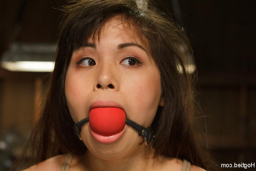 15P Hot Babe Tormented in Hard Bondage