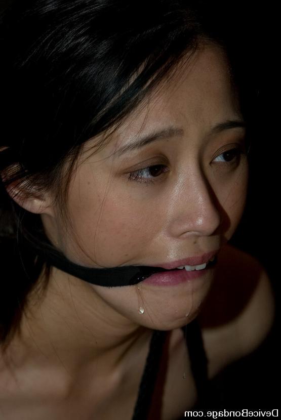 15P Dakoda Brookes and Eve Lei face bondage for the first time