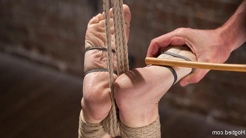 17P Simone Sonay milf masochist in tight rope bondage feet spanked and made to orgas