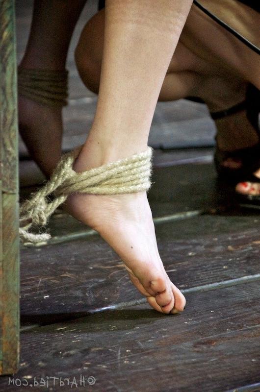 16P Penny Pax blonde babe in rope bondage her pussy vibrated