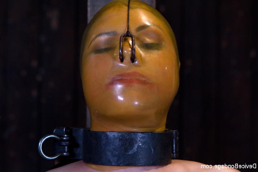 15P Sarah Shevon suffers in bondage with toys on fucking machine