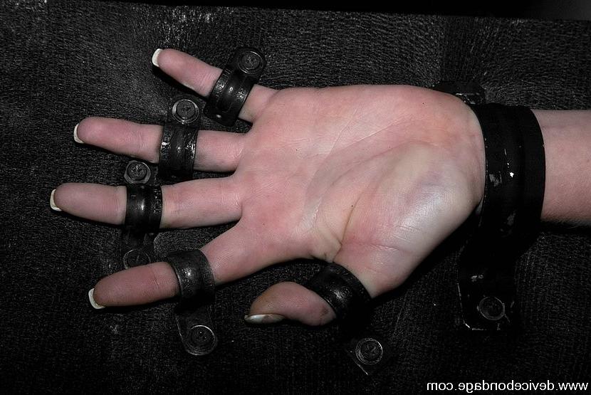 15P Blonde Sarah Jane Ceylon in device bondage her pussy exposed