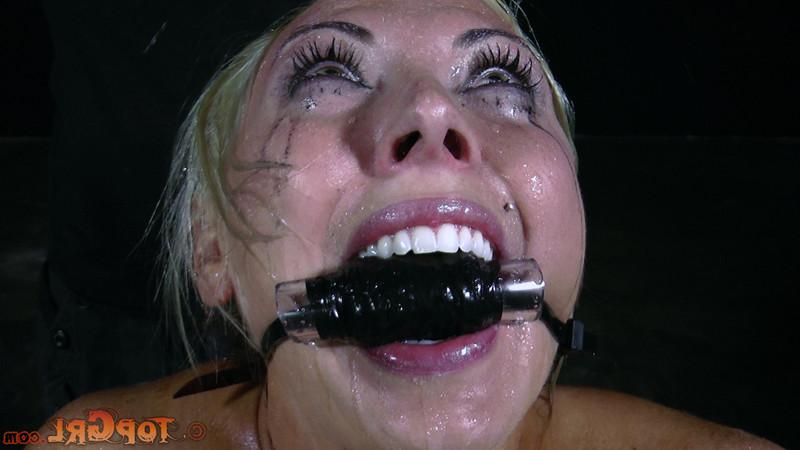 16P Skylar is a beautiful girl; a hot blond with great tits and a lovely face. Of c