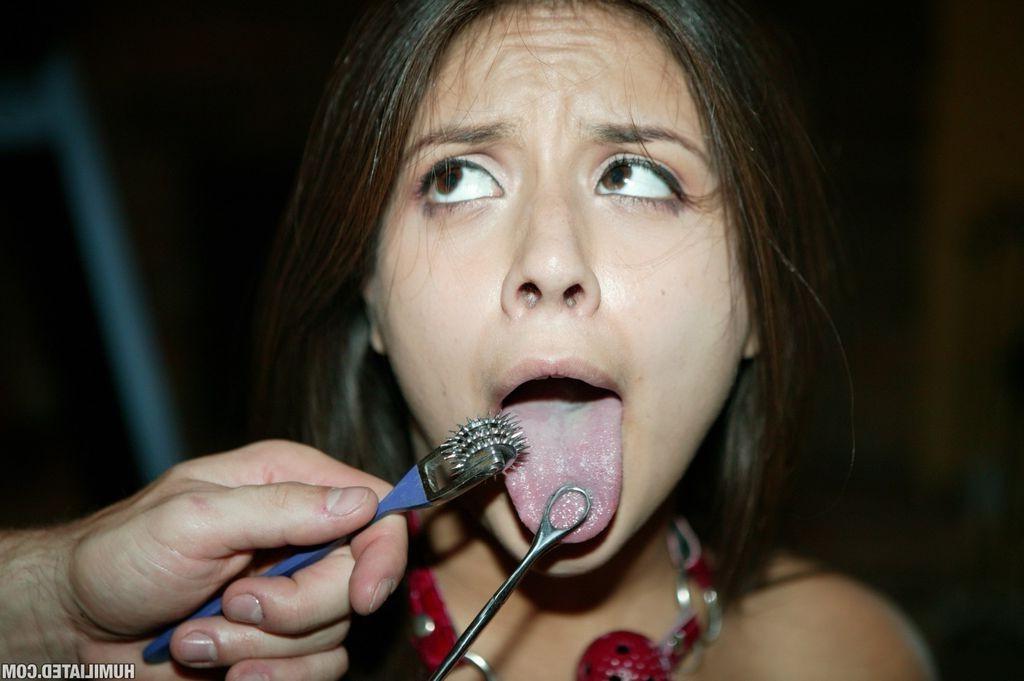 16P Petite Jynx Maze likes it rough in the bedroom