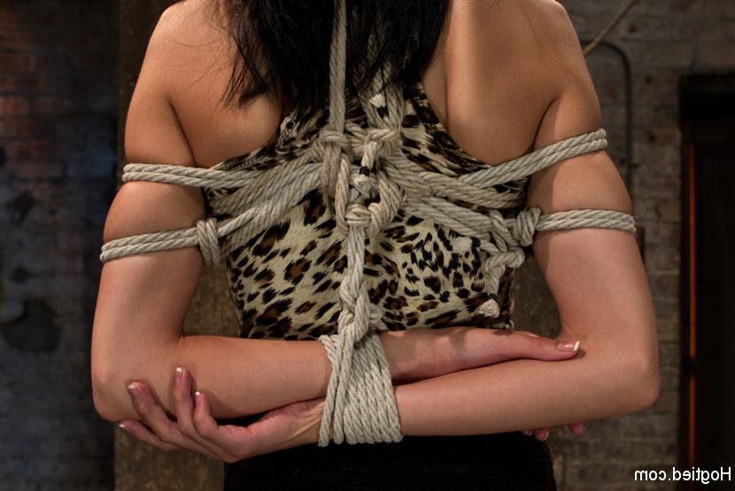 15P 1st at Kink, first time in bondage. What would bring such a sexy 23yr to a hardc