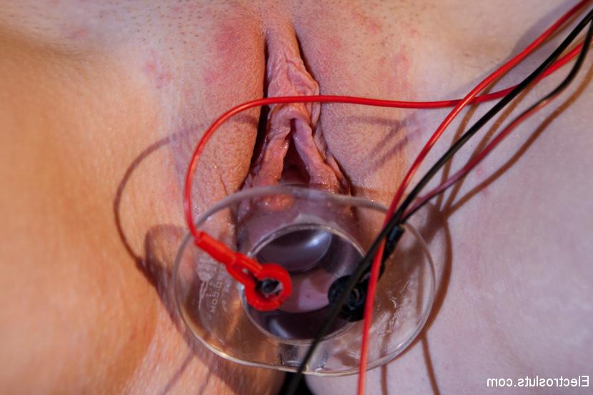 15P Hydii continues an education with introduction to new electro toys. Though she's