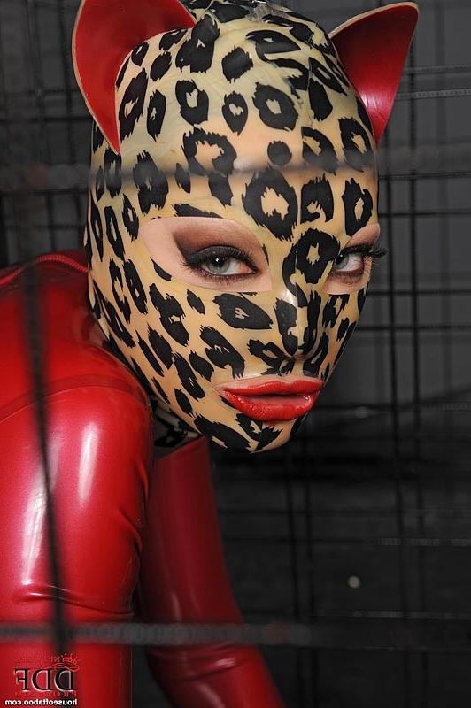 16P Latex Lucy gorgeous cat women in cage is sucking black cock