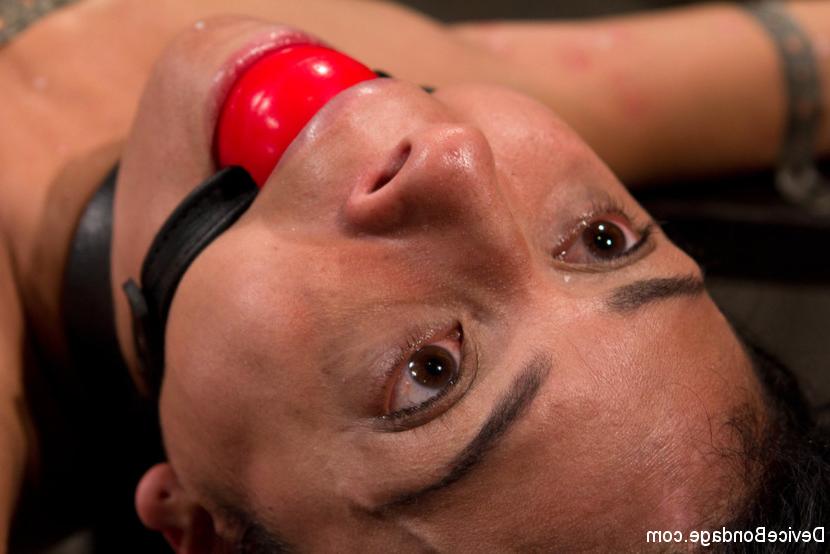 15P Beretta James in bondage her pussy machine fucked