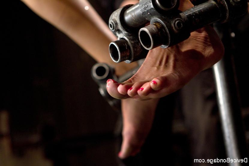 15P Beretta James in bondage with clothespins is made to cum