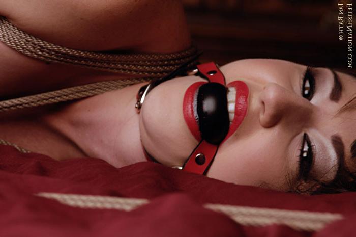14P Natalie Minx fucks herself in bondage with glass dildo