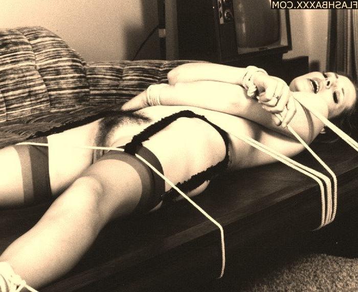 17P Retro Bondage Babes